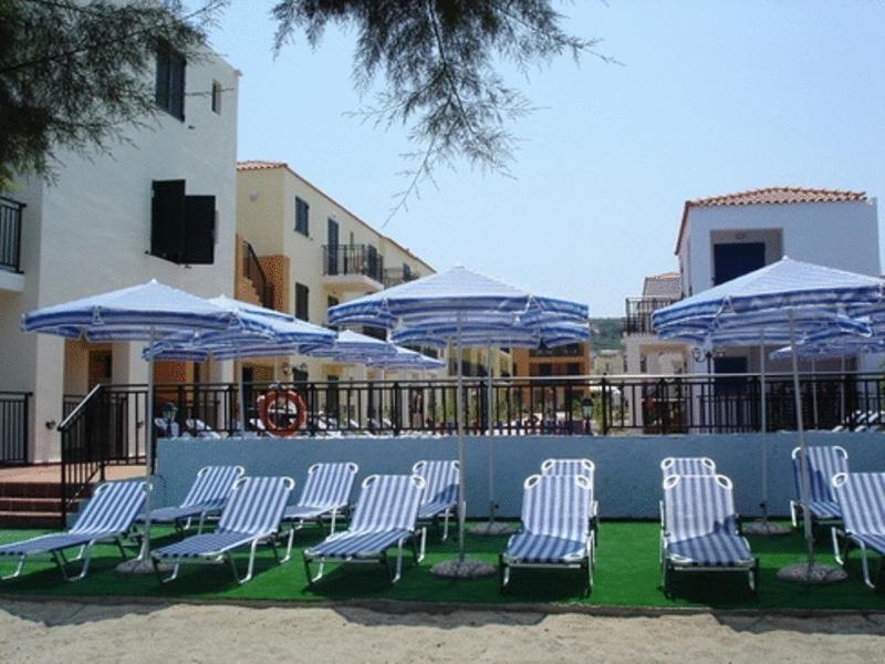 Margarita Beach Hotel Agia Marina Екстериор снимка