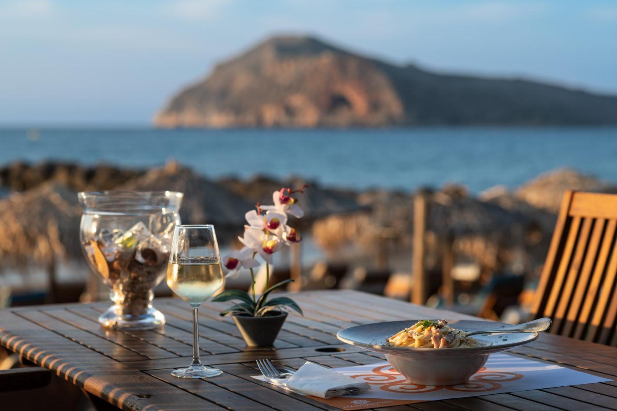 Margarita Beach Hotel Agia Marina Екстериор снимка