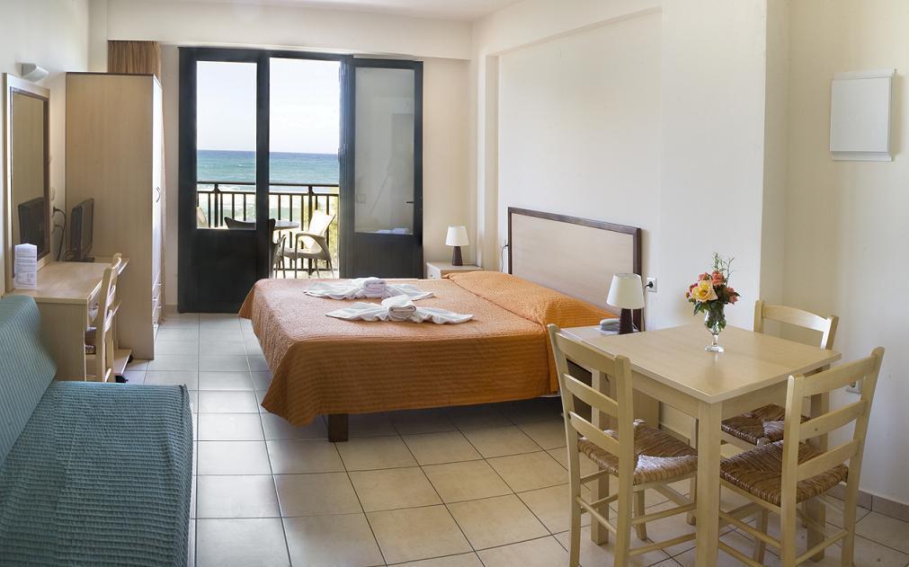 Margarita Beach Hotel Agia Marina Стая снимка