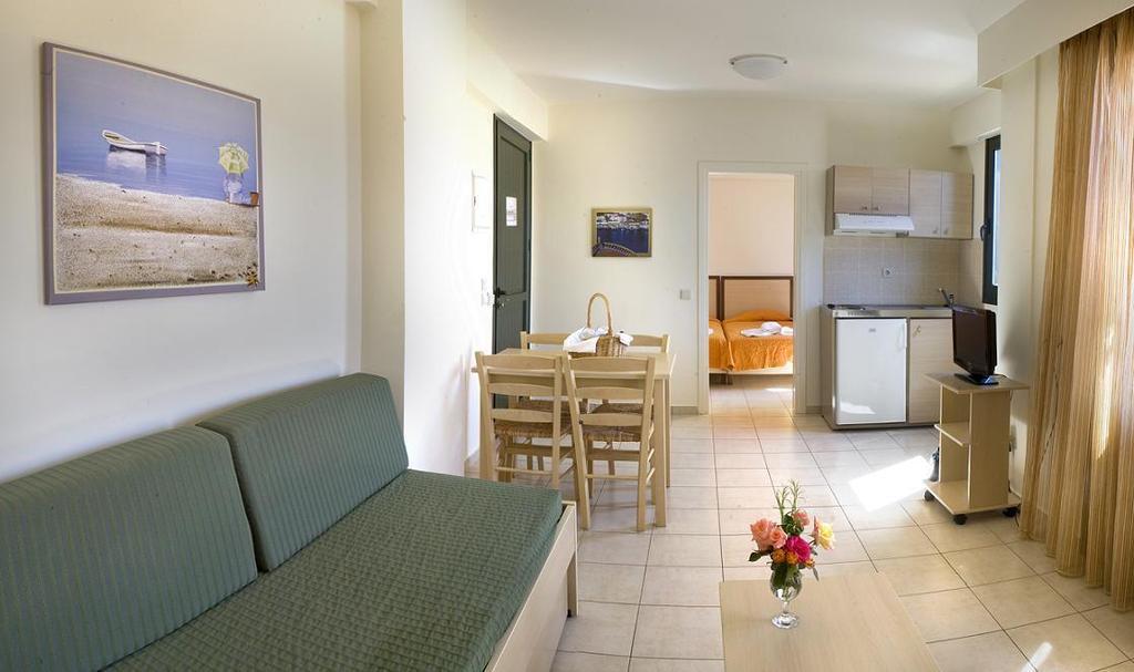 Margarita Beach Hotel Agia Marina Стая снимка